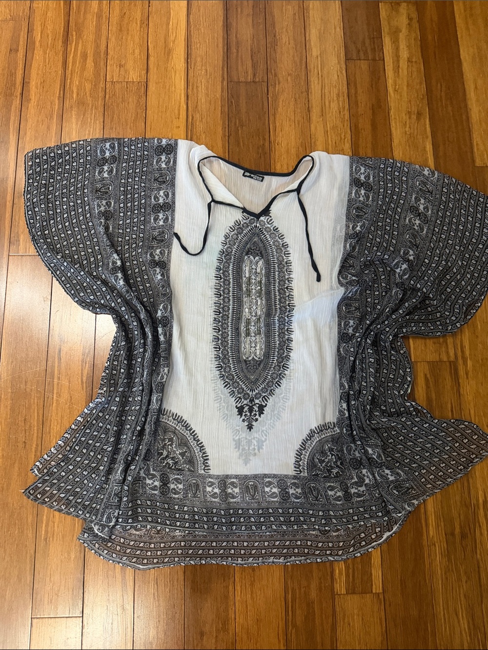 Black & White Printed Women’s Swim Coverup